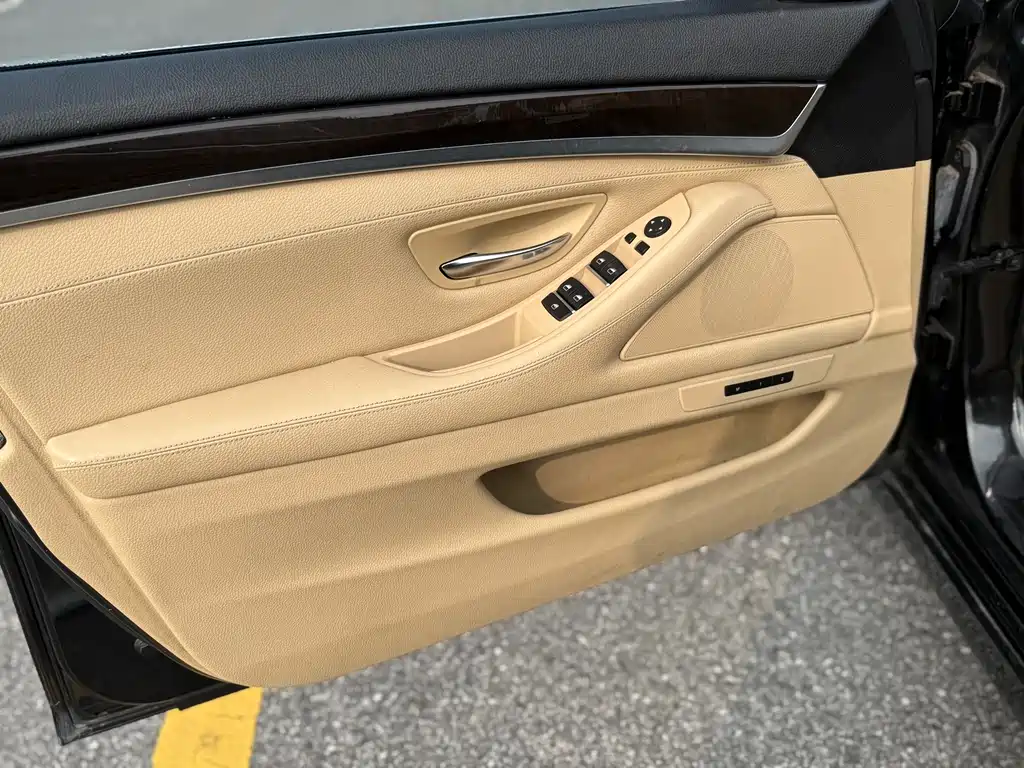 BMW 5 Series 2015 — фото 11