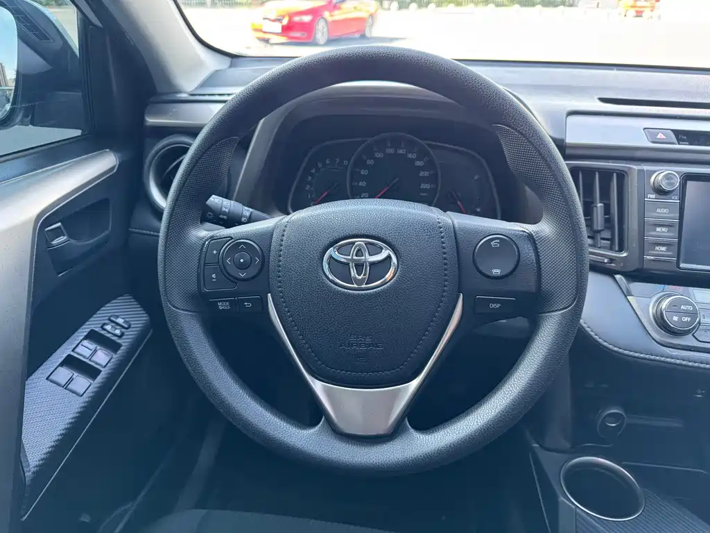 Toyota RAV4 2016 — фото 24