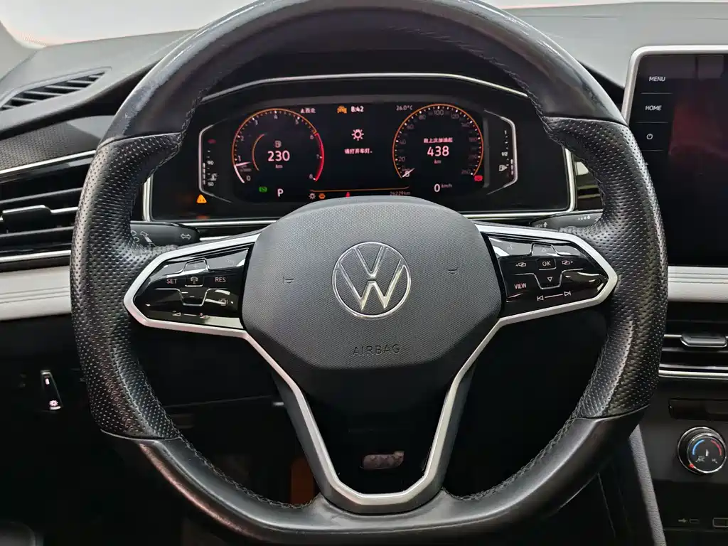 Volkswagen Tiguan L 2023 — фото 12