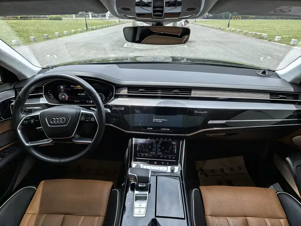 Audi A8 2022 — фото 15