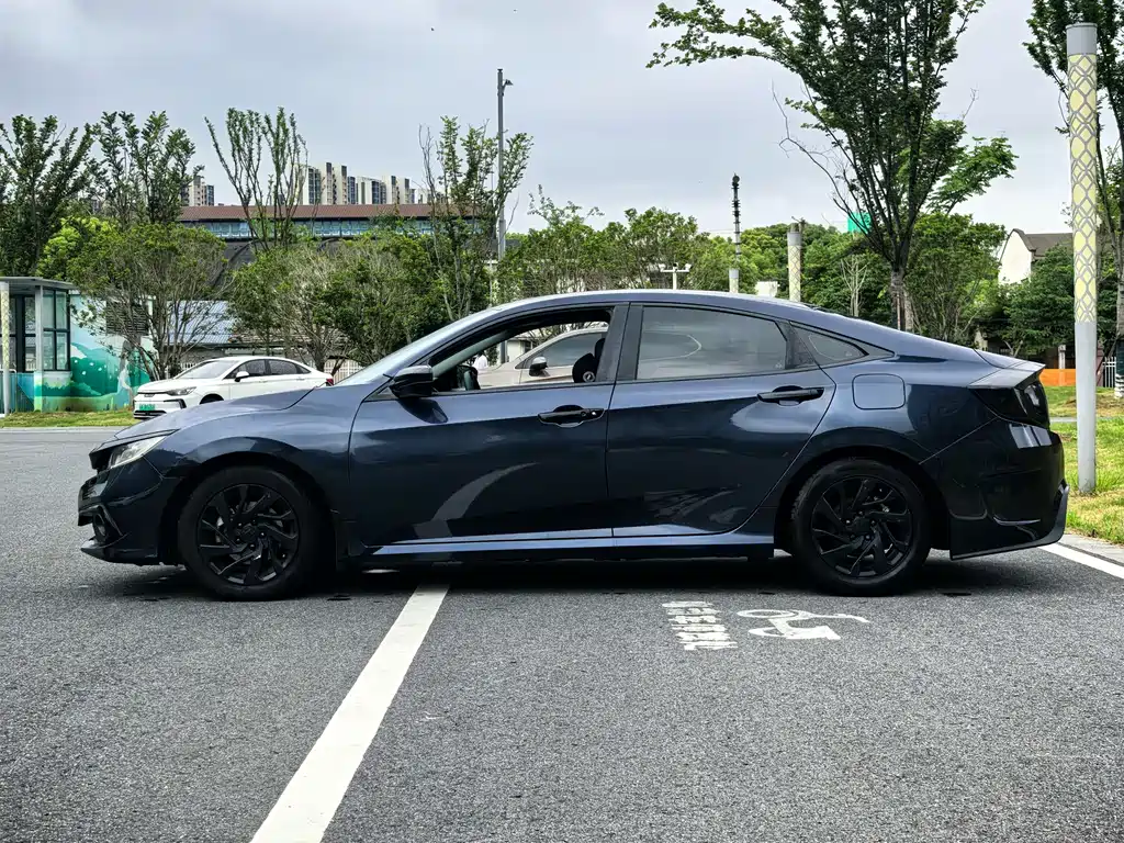 Honda Civic 2018 — фото 12
