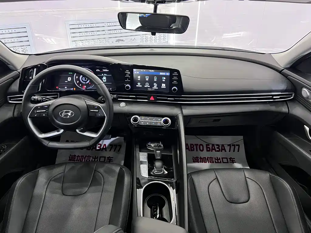 Hyundai Elantra 2023 — фото 14
