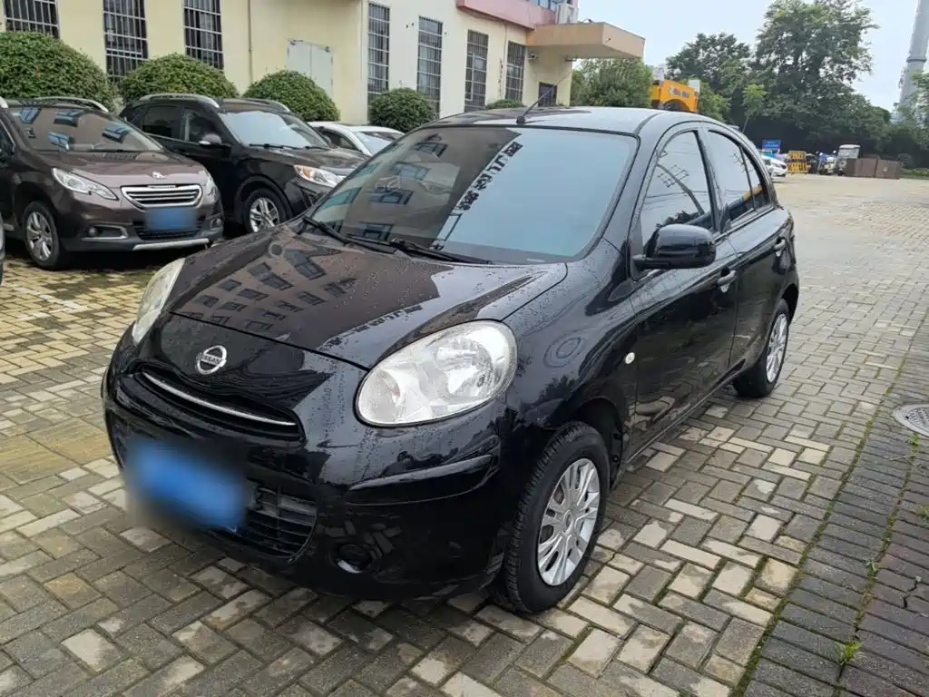 Nissan March 2016