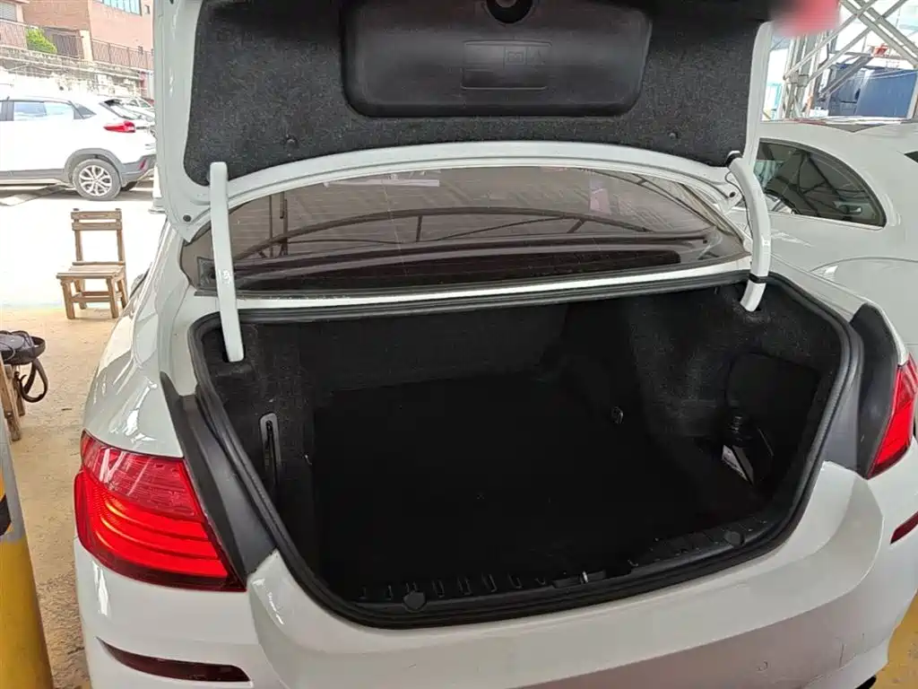 BMW 5 Series 2015 — фото 19