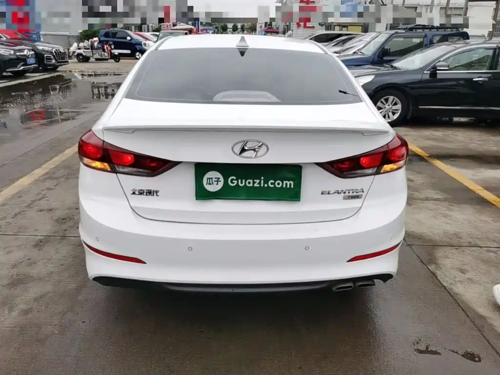 Hyundai Elantra 2018 — фото 6