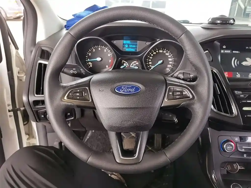 Ford Focus 2017 — фото 11