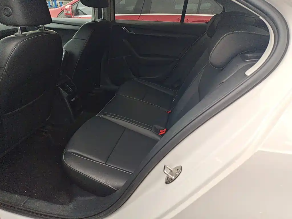 Skoda Octavia 2022 — фото 17