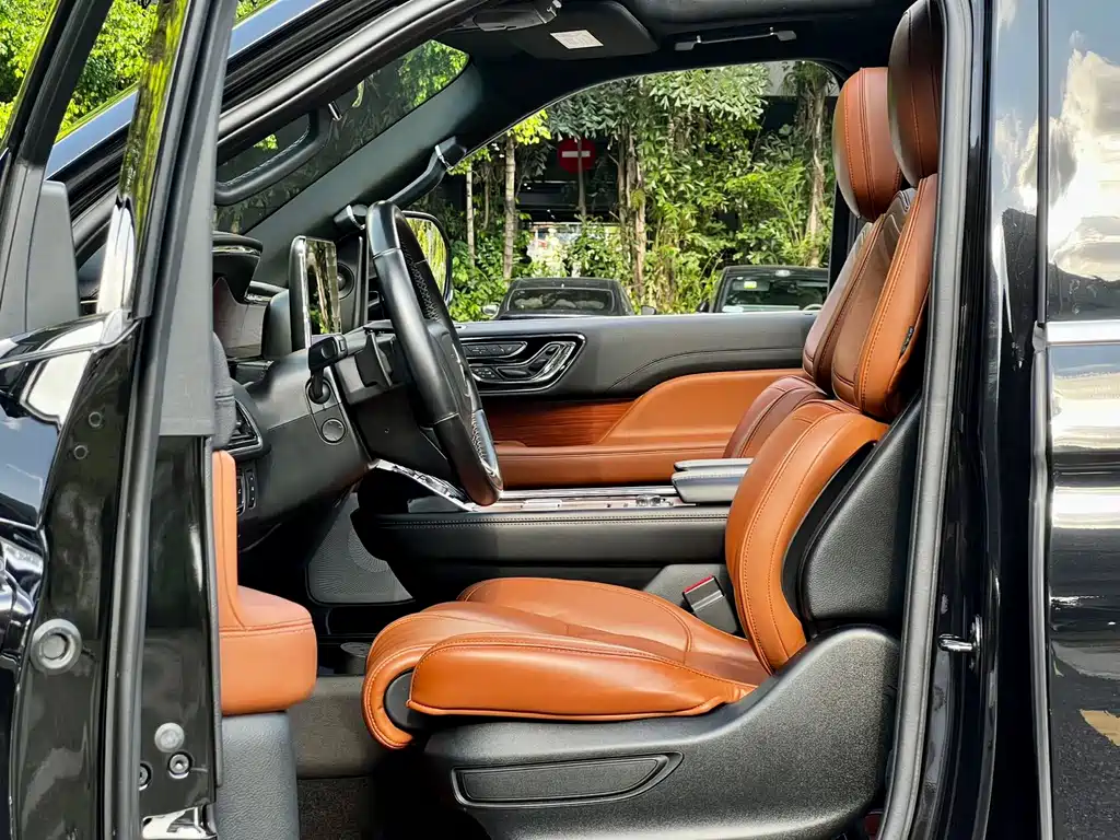 Lincoln Navigator 2020 — фото 10