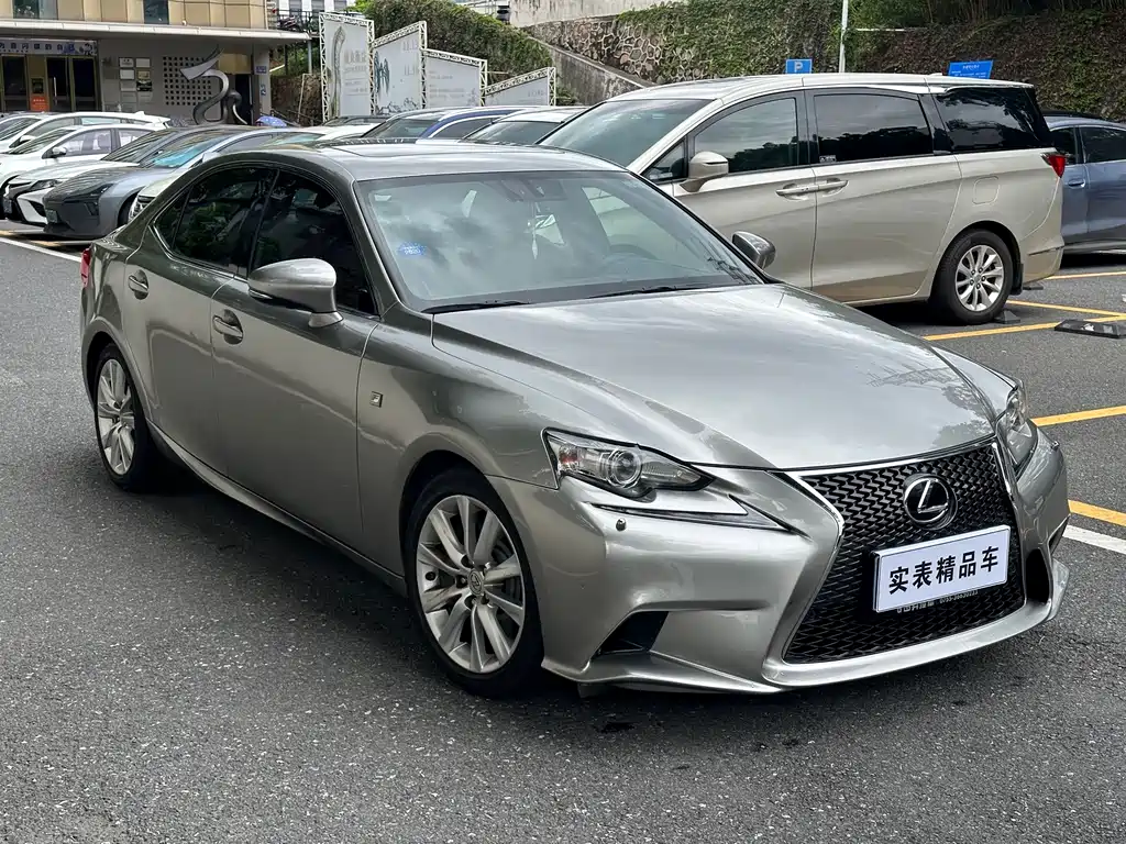 Lexus IS 2016 — фото 3