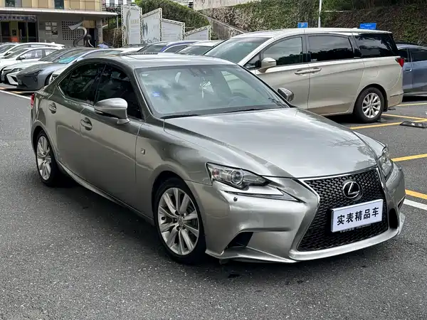 Lexus IS 2016