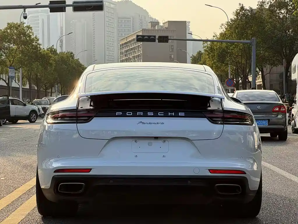 Porsche Panamera 2019 — фото 5