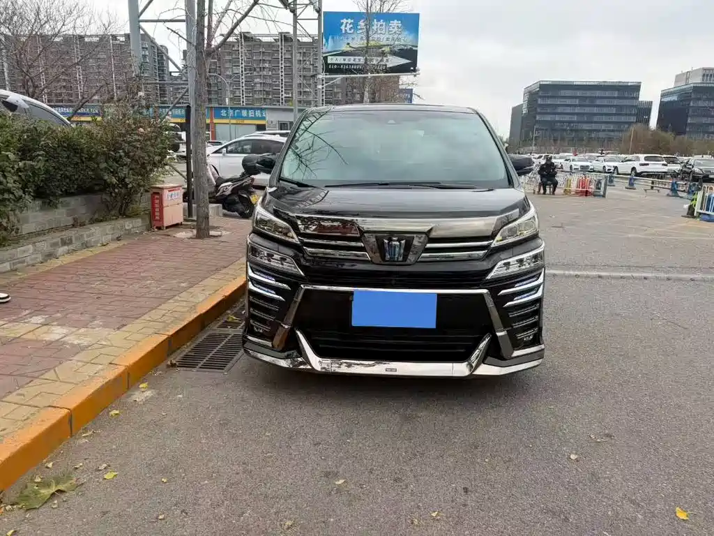 Toyota Vellfire 2023 — фото 1