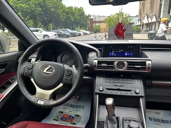 Lexus IS 2016