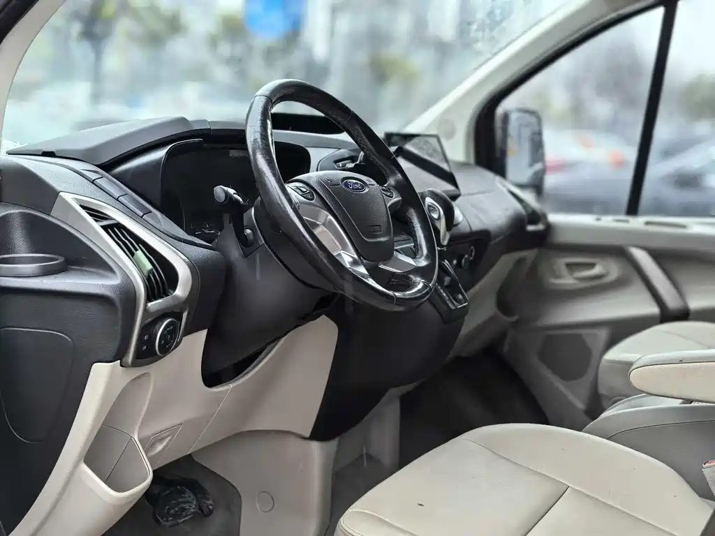 Ford Tourneo 2017 — фото 20