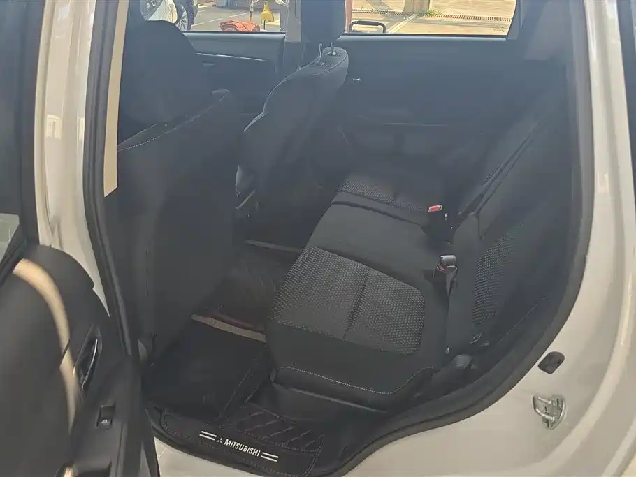 Mitsubishi Outlander 2021 — фото 11