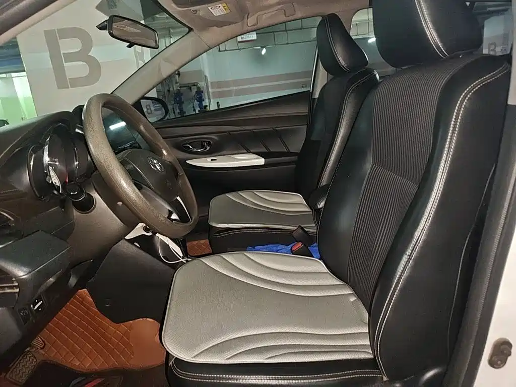 Toyota Yaris L 2016 — фото 11