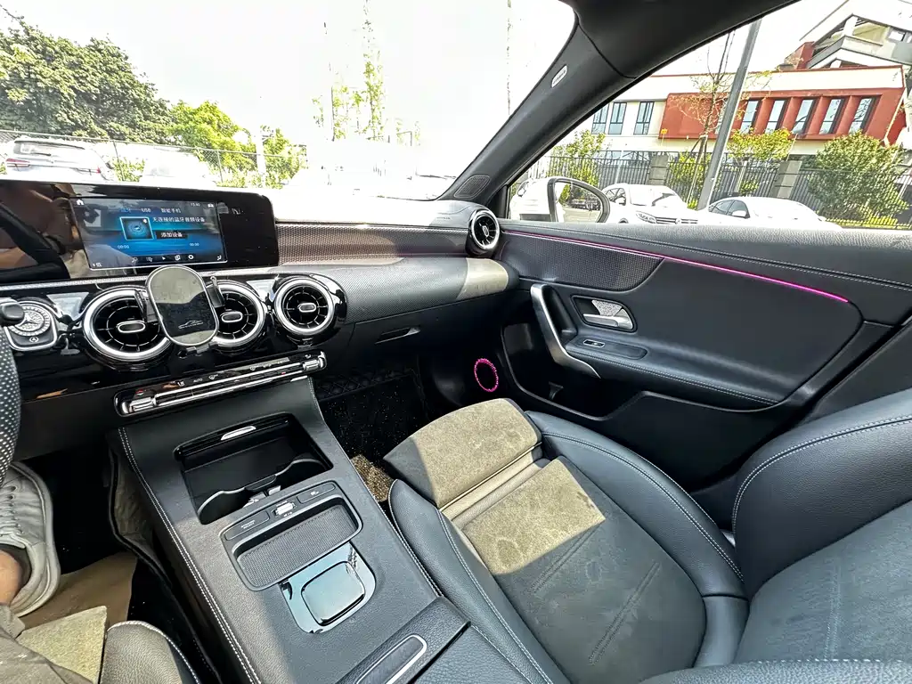 Mercedes-Benz A-Class 2020 — фото 12