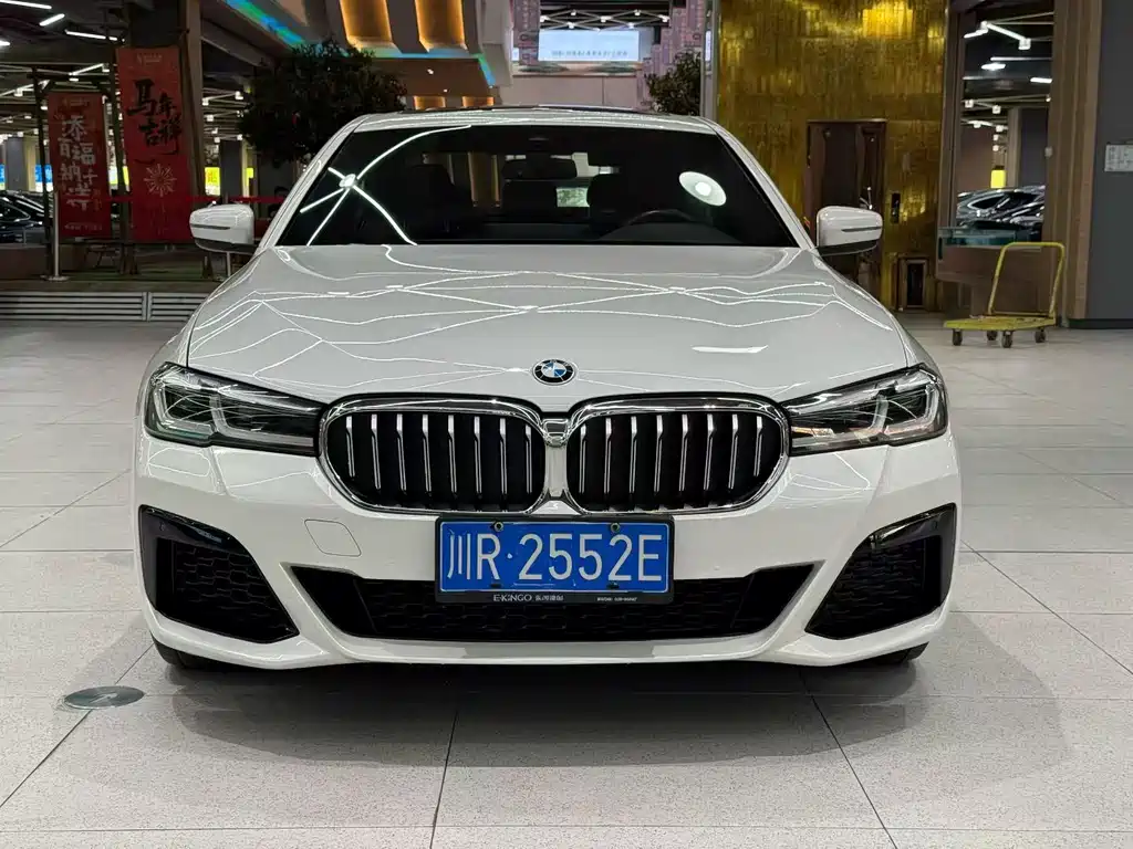 BMW 5 Series 2022 — фото 1