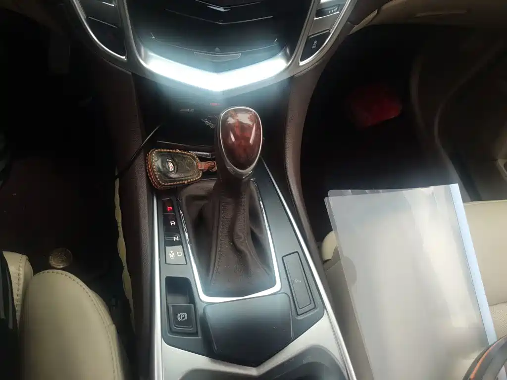 Cadillac SRX 2015 — фото 15