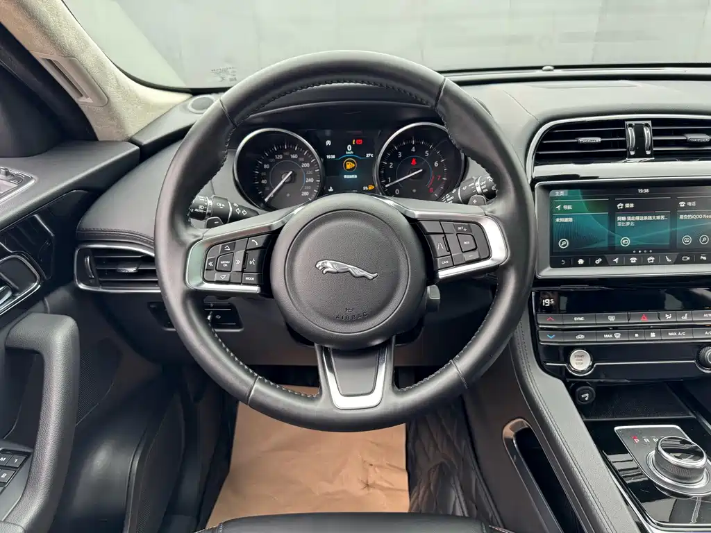 Jaguar F-PACE 2020 — фото 16