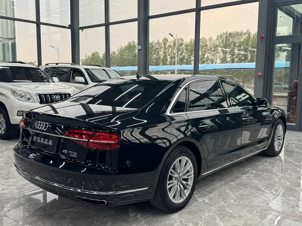 Audi A8 2015 — фото 6