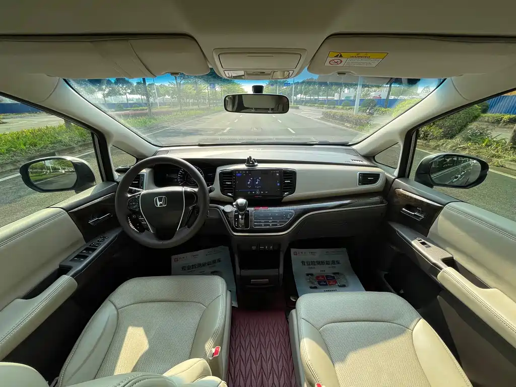 Honda Odyssey 2018 — фото 15