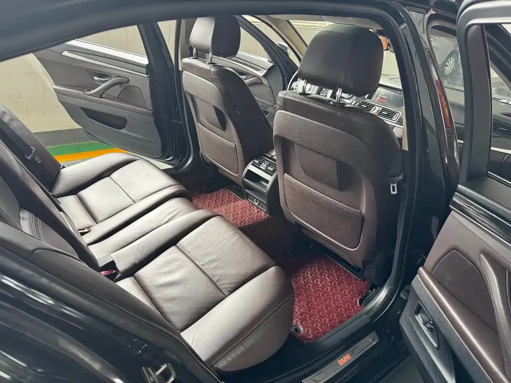 BMW 5 Series 2017 — фото 10