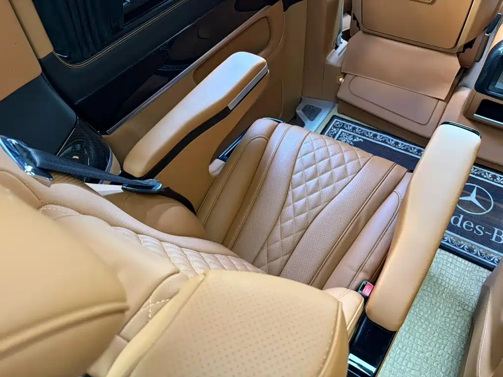 Mercedes-Benz V-Class 2023 — фото 20