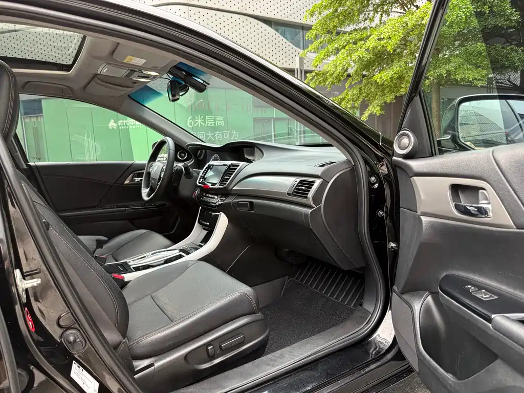 Honda Accord 2018 — фото 16