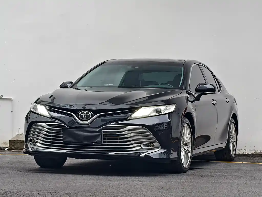 Toyota Camry 2018 — фото 1