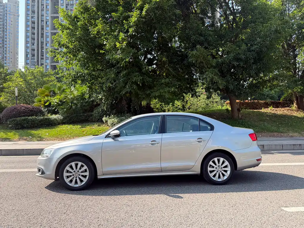 Volkswagen Sagitar 2014