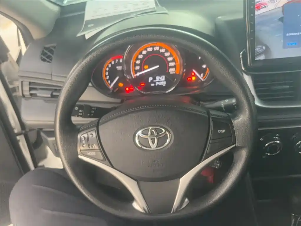 Toyota Yaris L 2022 — фото 4