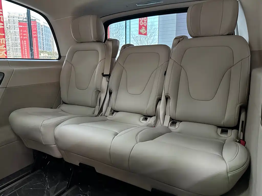 Mercedes-Benz V-Class 2024 — фото 23