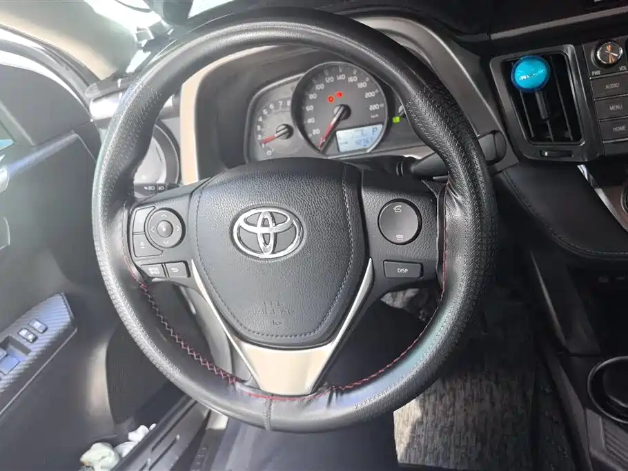 Toyota RAV4 2016 — фото 15
