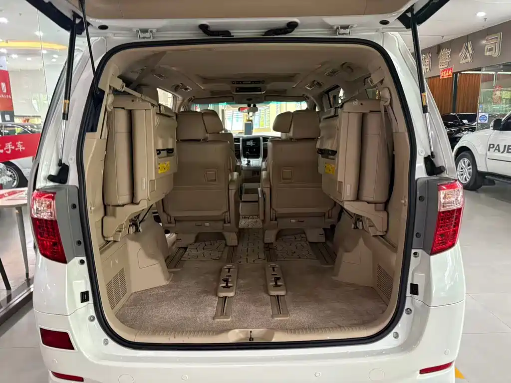 Toyota Alphard 2011 — фото 16
