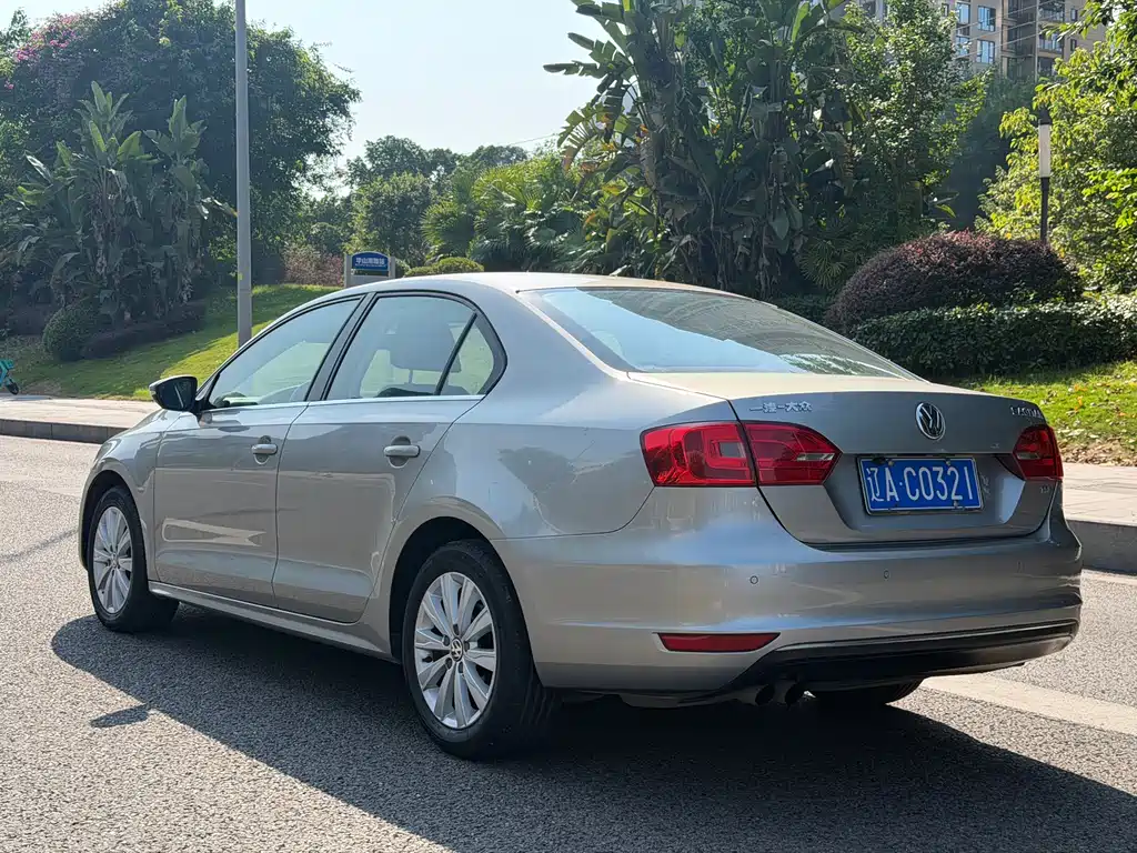 Volkswagen Sagitar 2014