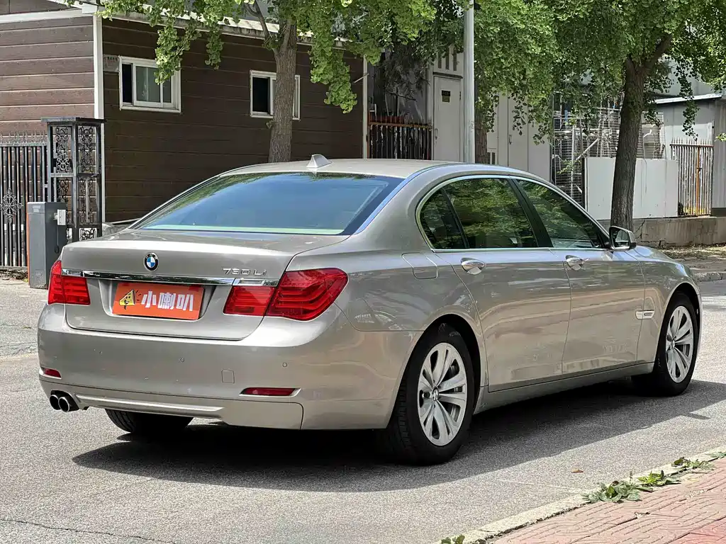 BMW 7 Series 2011 — фото 26