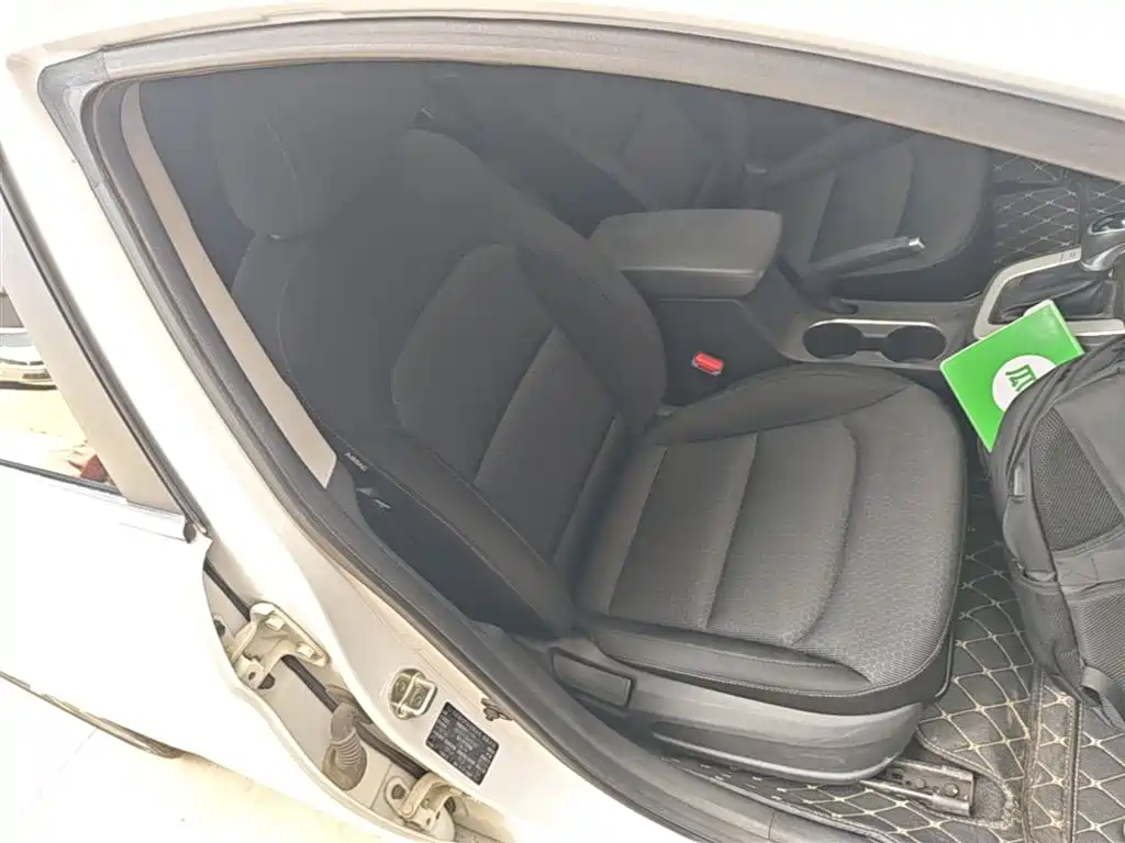 Hyundai Elantra 2017 — фото 25