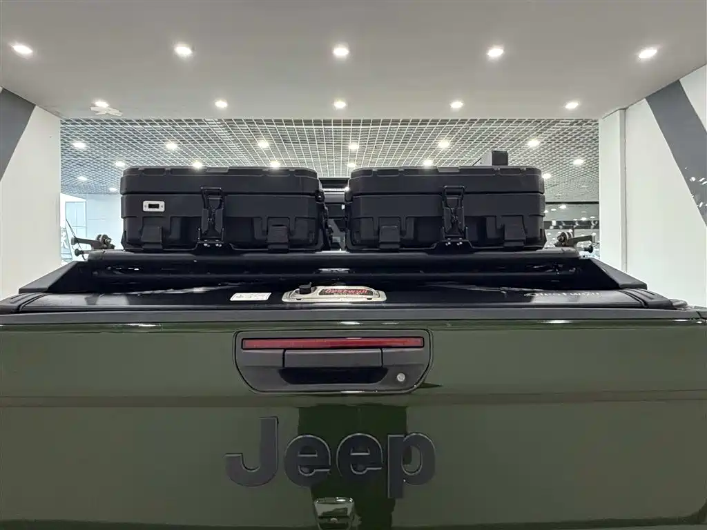 Jeep Gladiator 2023 — фото 18