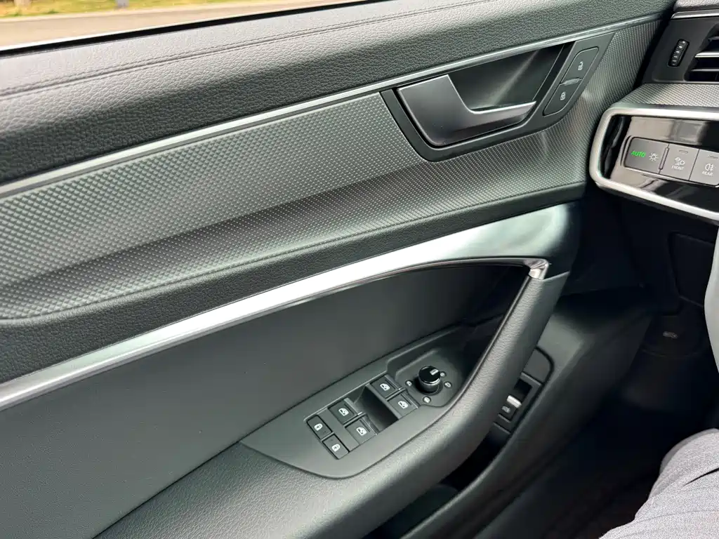 Audi A6L 2022 — фото 44