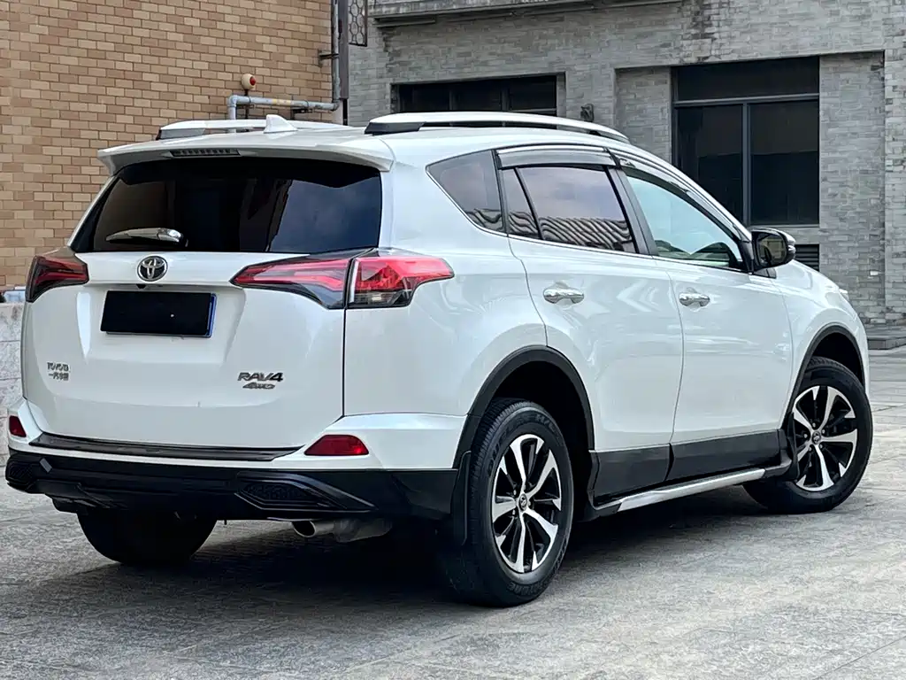 Toyota RAV4 2017 — фото 4