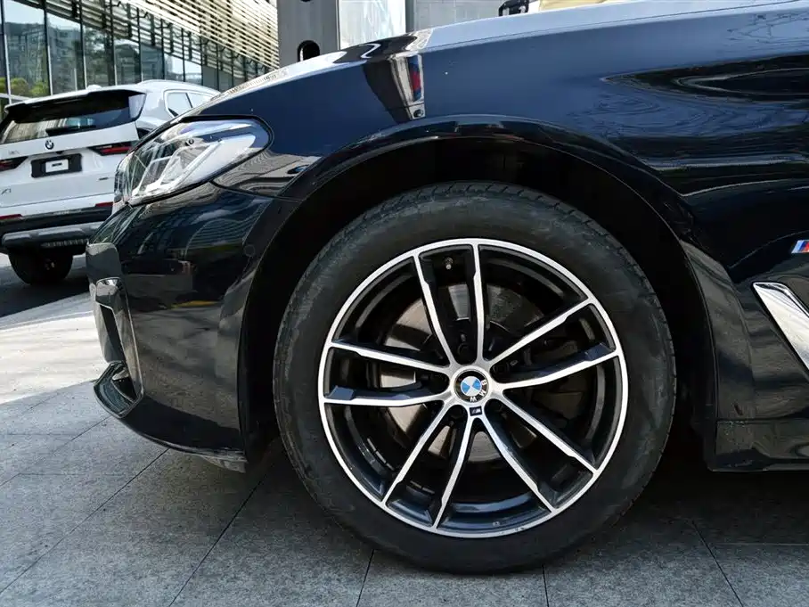 BMW 5 Series 2022 — фото 12