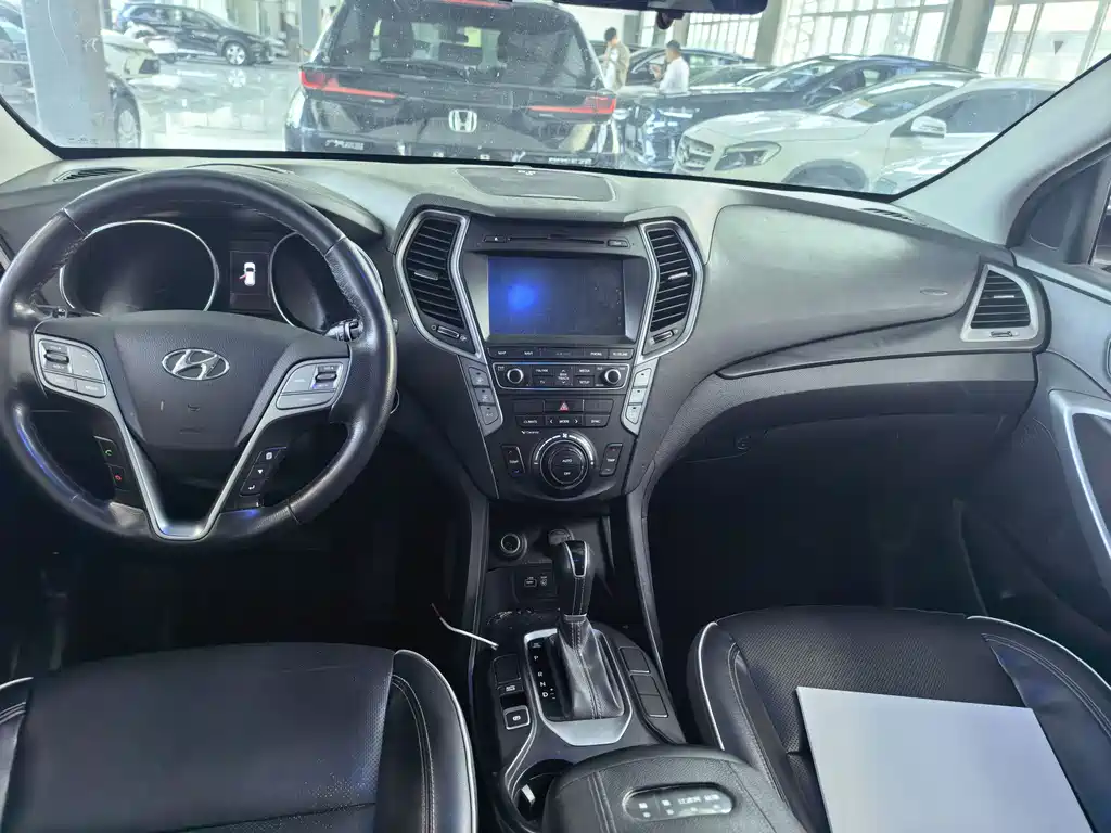 Hyundai Santa Fe 2019 — фото 9