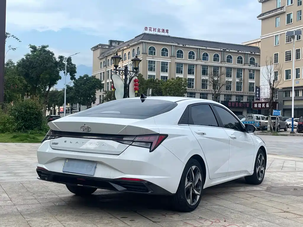 Hyundai Elantra 2022 — фото 9