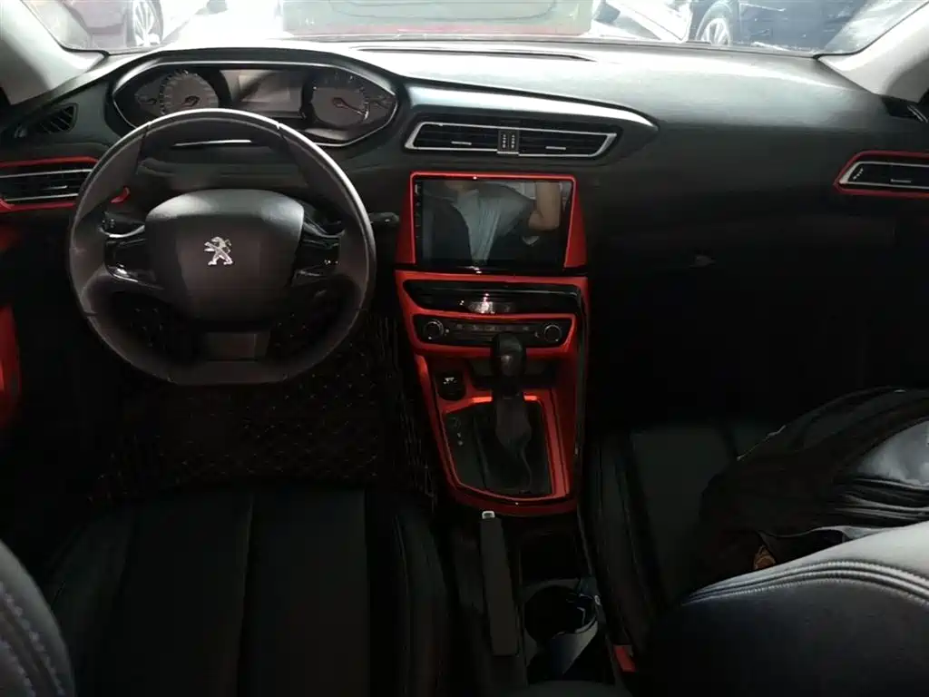 Peugeot 308 2018 — фото 10