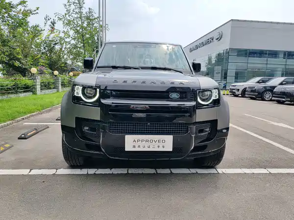Land Rover Defender 2024