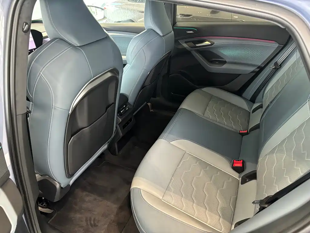 Audi Q6L Sportback E-Tron 2025 — фото 9