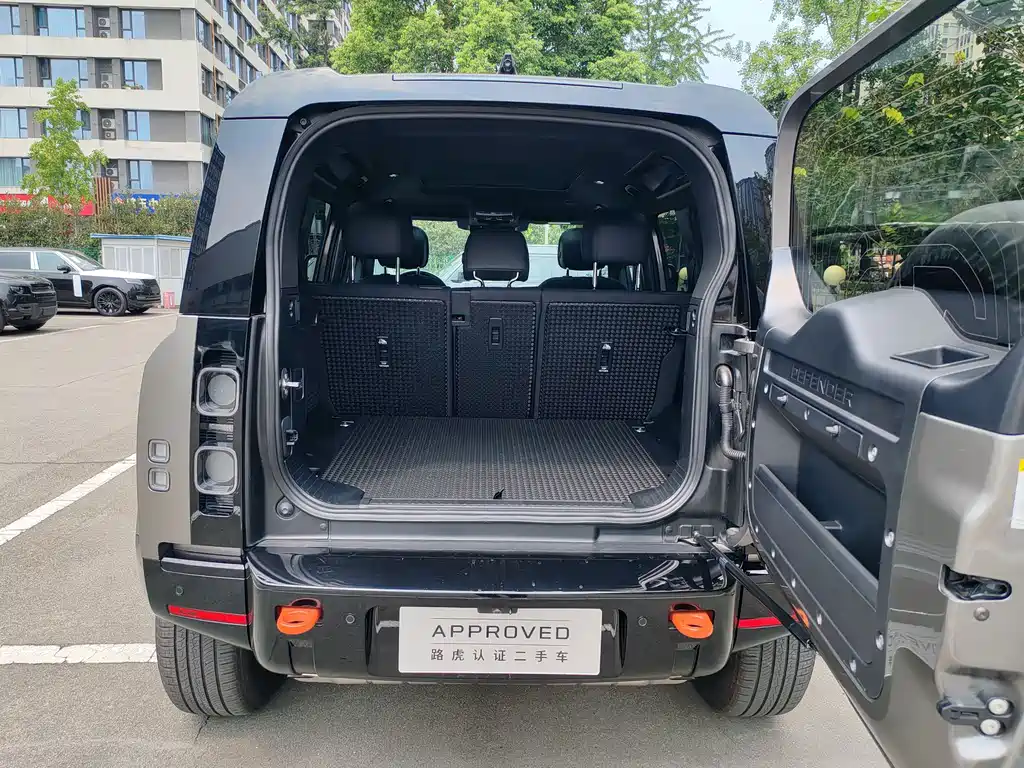 Land Rover Defender 2024 — фото 15