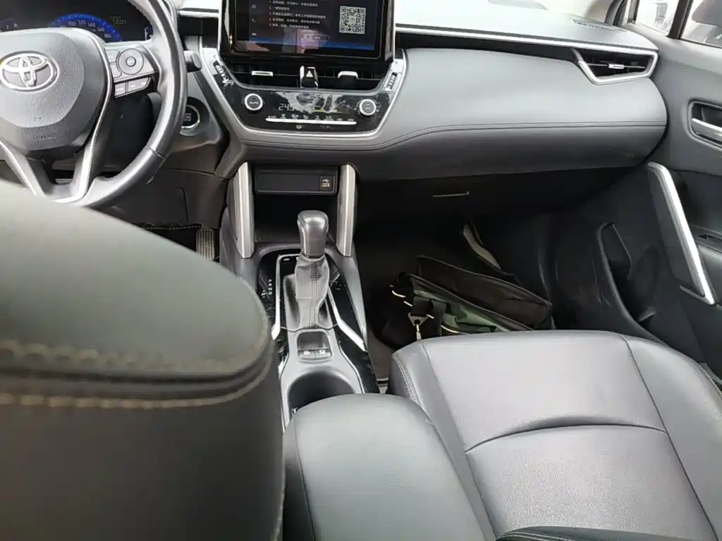Toyota Corolla Cross 2022 — фото 14