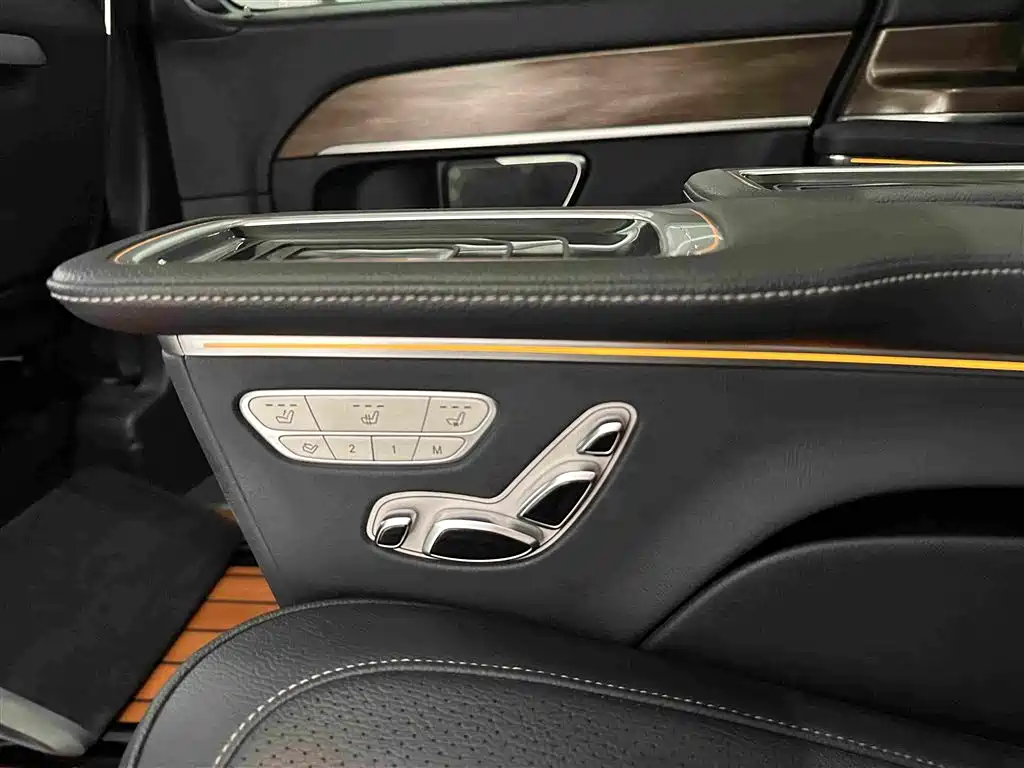 Mercedes-Benz V-Class 2021 — фото 23